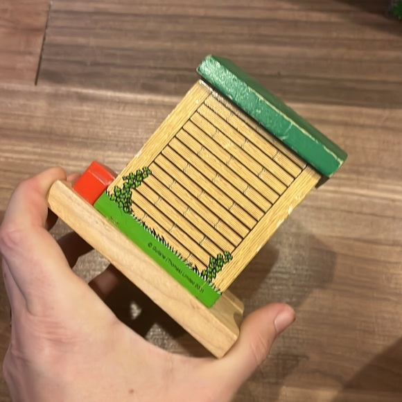 Thomas the Tank Engine Wooden Conductor Shed #5 Guilane 2001 Train Track Toll - Picture 5 of 5